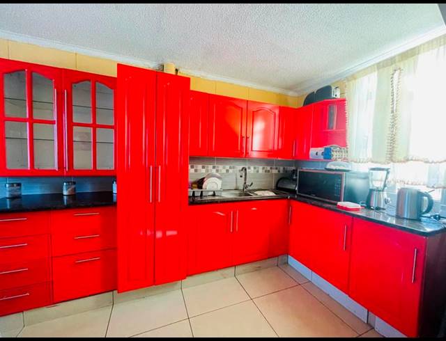 3 BEDROOM APARTMENT FOR SALE IN MONTCLAIR